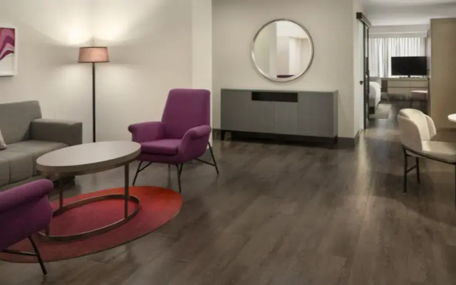 Three Bay Double Suite with city view