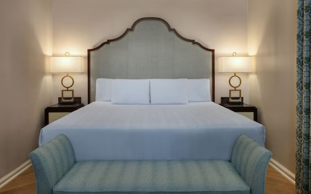 2 Bedrooms Club Level Suite