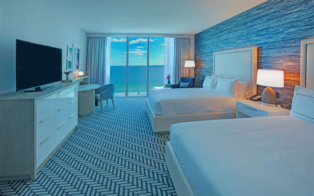 Premium Twin room with balcony and oceanfront
