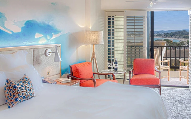 Accessible room with partial harbour view