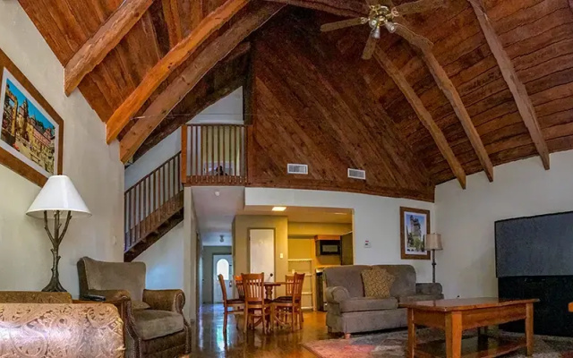 3 Bedrooms Hilltop House