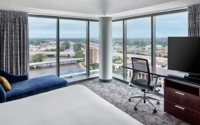 Grand Suite with river view