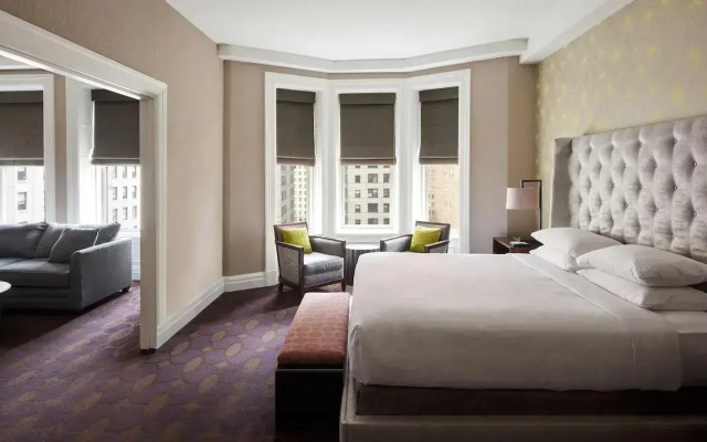 Avenue Double Suite