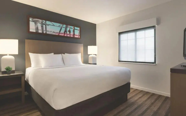 1 Bedroom Conference Double Suite