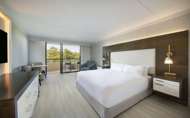 Accessible room with pool view