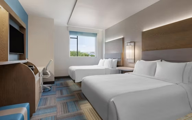 Standard Twin room with lake view