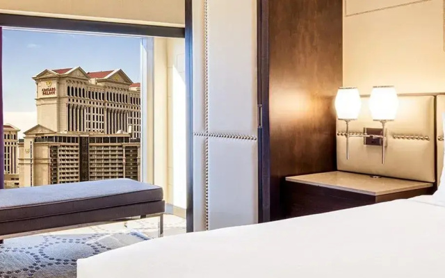 Deluxe Strip View Mountain Tower Double room