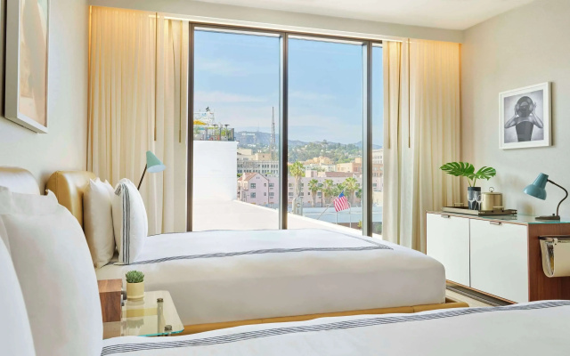 Twin room with city view
