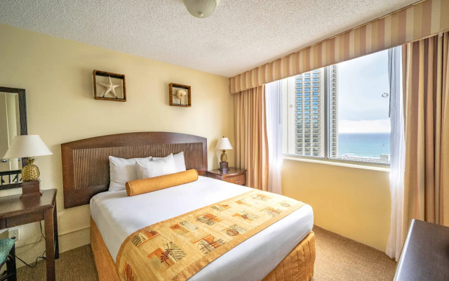 2 Bedrooms Quadruple Suite with partial ocean view
