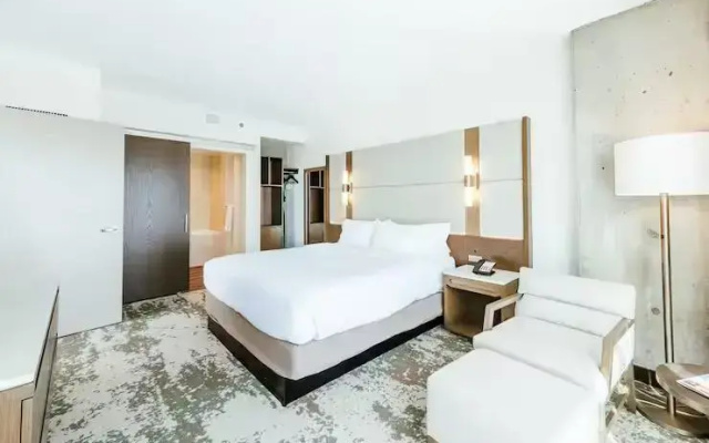 1 Bedroom Corner Double Suite