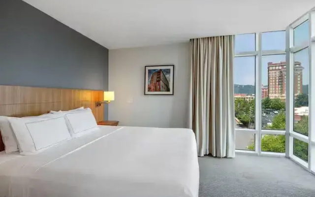Corner Double room with city view