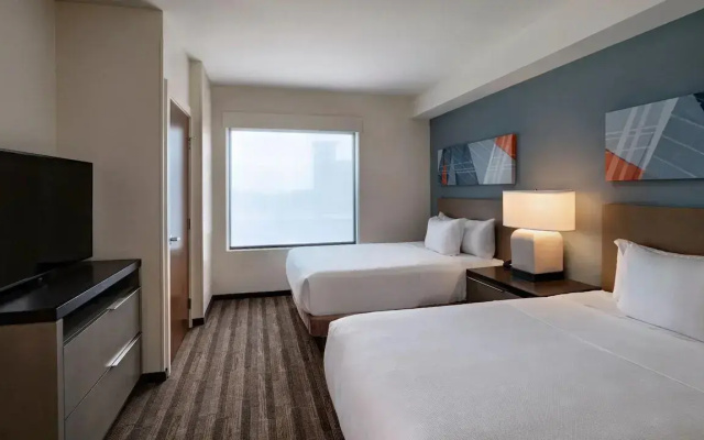 1 Bedroom Accessible Twin Kitchen Suite