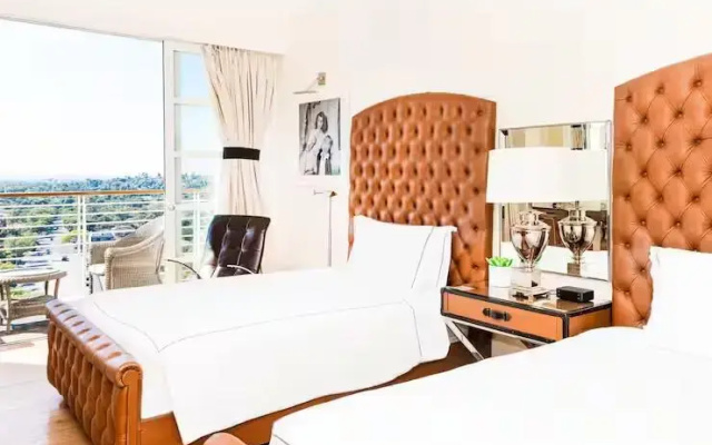 Deluxe Quadruple room with Los Angeles view