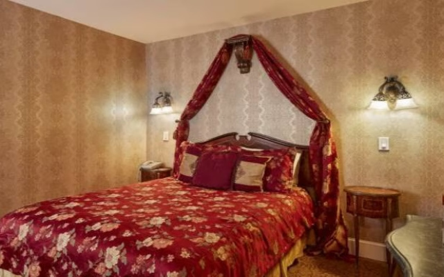 Royal Family Suite