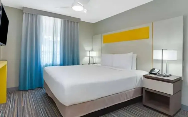 3 Bedrooms with Kitchen Suite
