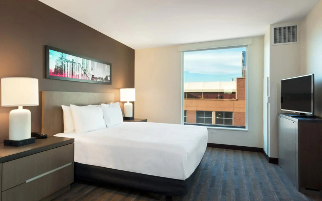 1 Bedroom Accessible (with Tub) Double Suite (Sofabed)