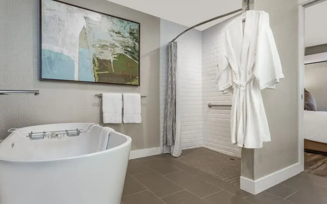 Catalina Luxury Accessible Double Suite