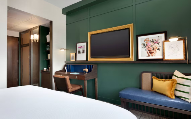 Double room with city view