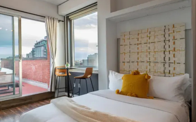 With Skydeck Double Studio Suite
