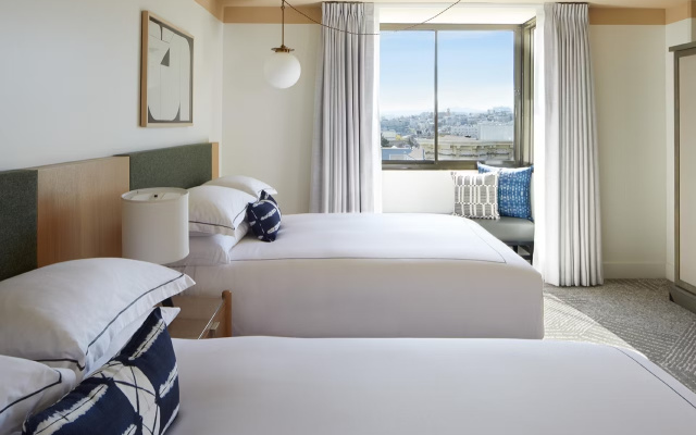 Quadruple room with city view
