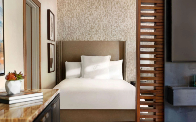 Fairmont Gold Junior Suite with golf view