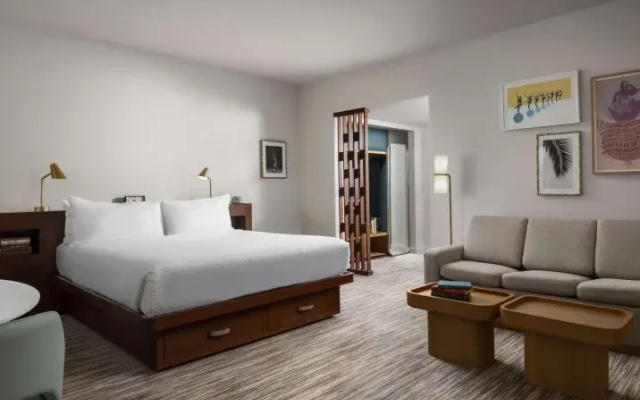 Premium Accessible with mobility tub Double room