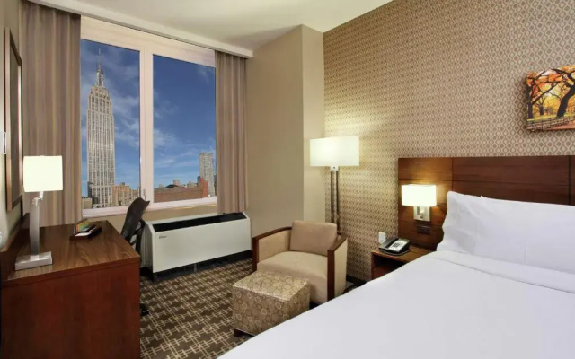Accessible Double Guest room with city view
