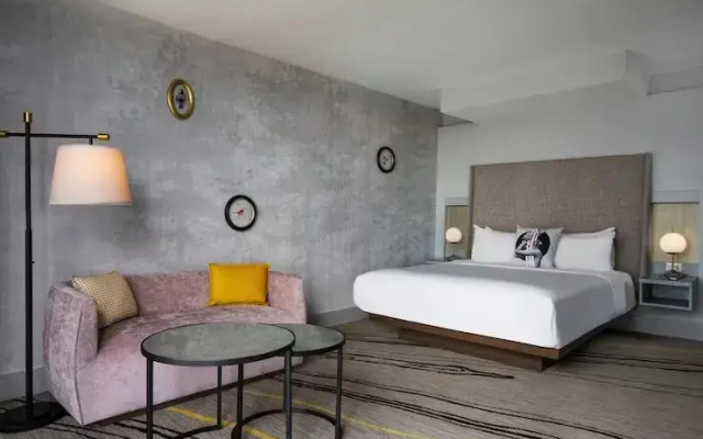 Treetop room