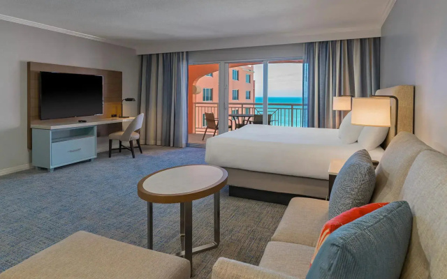 Deluxe room with balcony and with partial ocean view