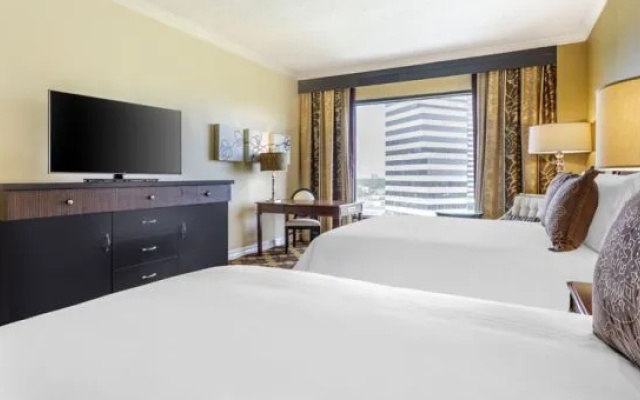 Premier Signature Twin room with pool view