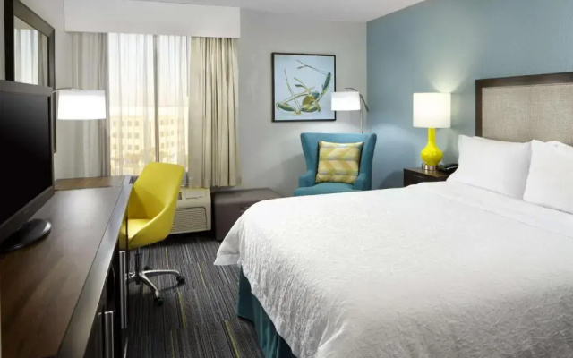 LARGER NONSMOKING room