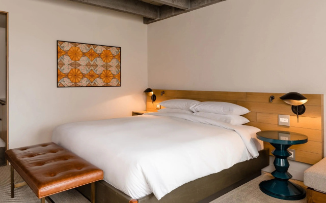 Saarinen Cabana Double Studio Suite