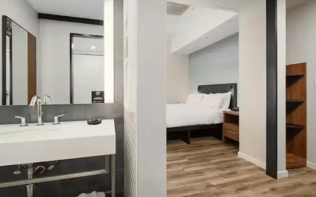 Mobility/Hearing Access Double Studio
