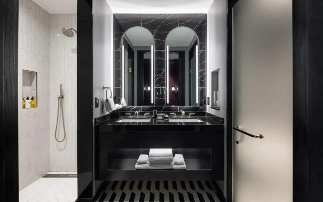 Atrium Junior Suite