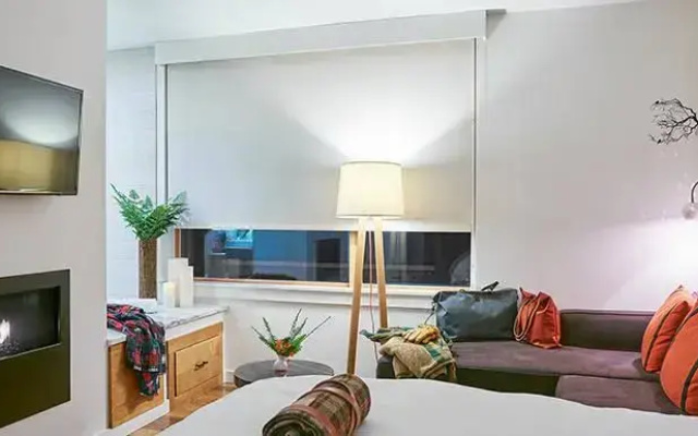 Whirlpool with Gas Fireplace Double Bedroom