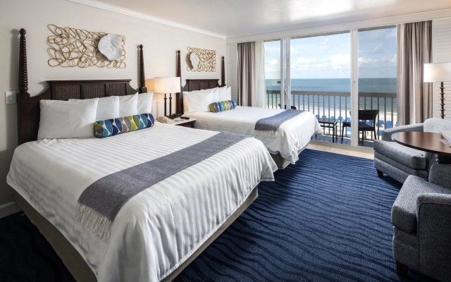 2 Bedrooms room with gulf front view