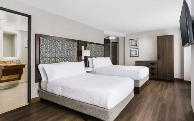 NONSMOKING Quadruple Accessible  room