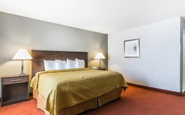 1 Bedroom Whirlpool Suite