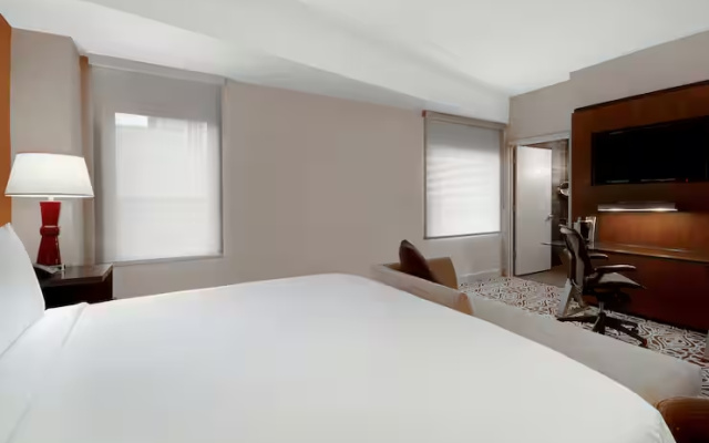 Deluxe Hearing Accessible Double Suite