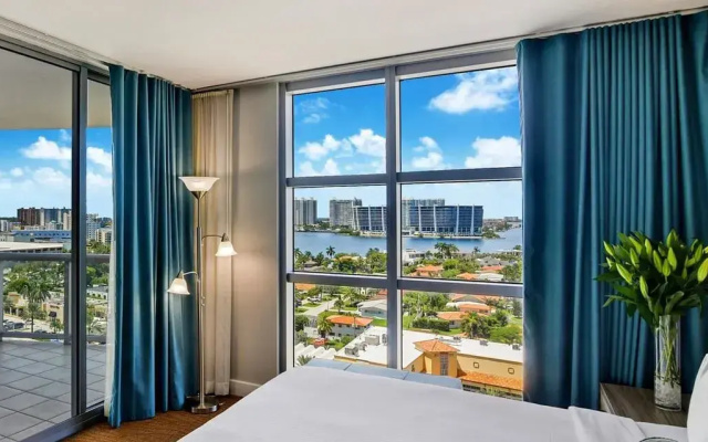 2 Bedrooms Bayfront Suite with balcony