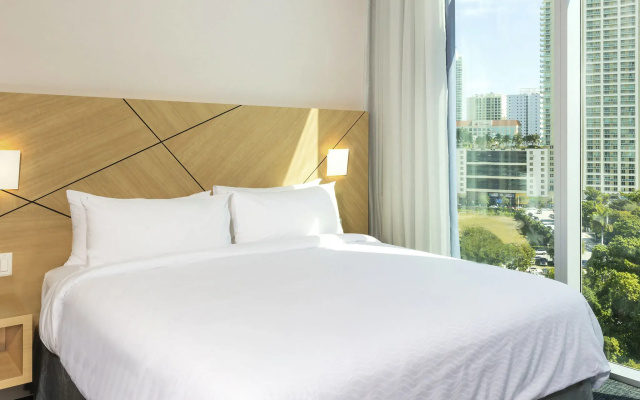 1 Bedroom Skyline Double Suite