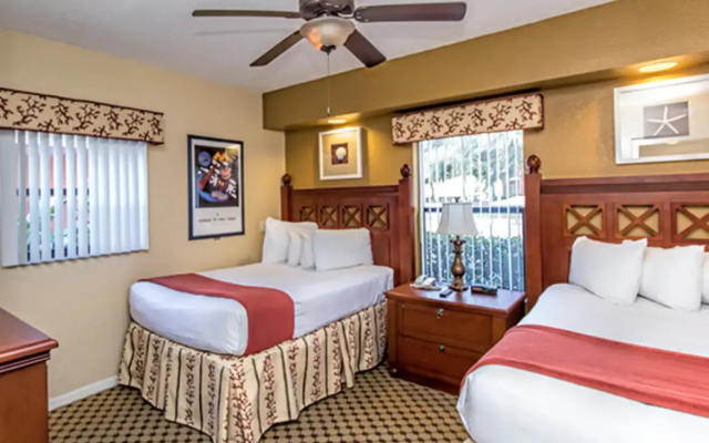 4 Bedrooms Villa