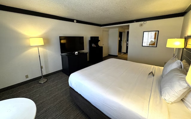 Premium Strip View room