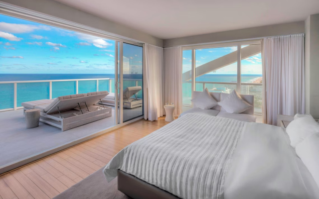 2 Bedrooms WOW Penthouse Suite with balcony and with ocean view
