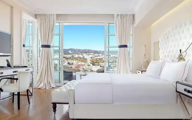1 Bedroom Beverly Hills Double Suite