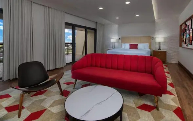 1 Bedroom Presidential Club Level Suite Theme Park View
