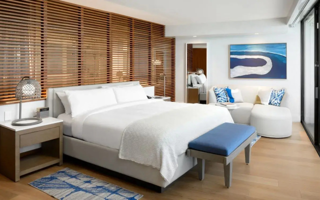 1 Bedroom Presidential Liliuokalani Double Suite with balcony and oceanfront
