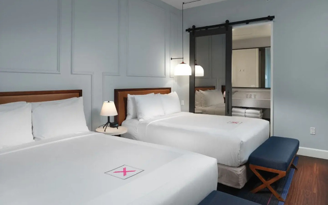 Meta Quadruple room