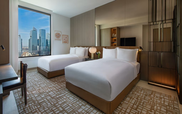 2 Bedrooms Executive Penthouse with downtown view