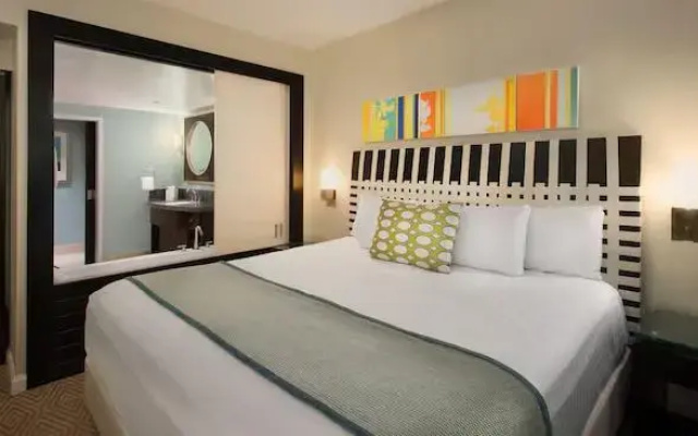 2 Bedrooms Villa with lake view